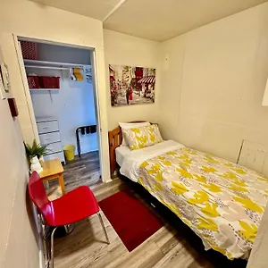 Tiny Private At The Upper Level Of A Big House With Shared Bathroom , Seattle United States